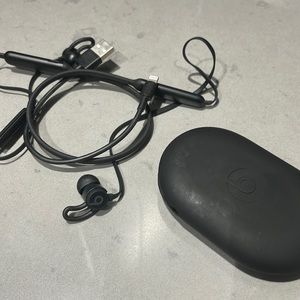 Beats wireless head phones with charger